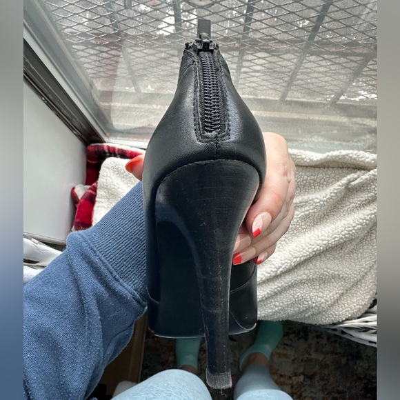 Tahari open toed heels - Picture 7 of 7